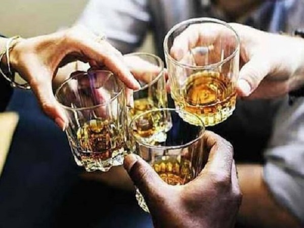 Giải mã điềm báo của giấc mơ thấy uống rượu