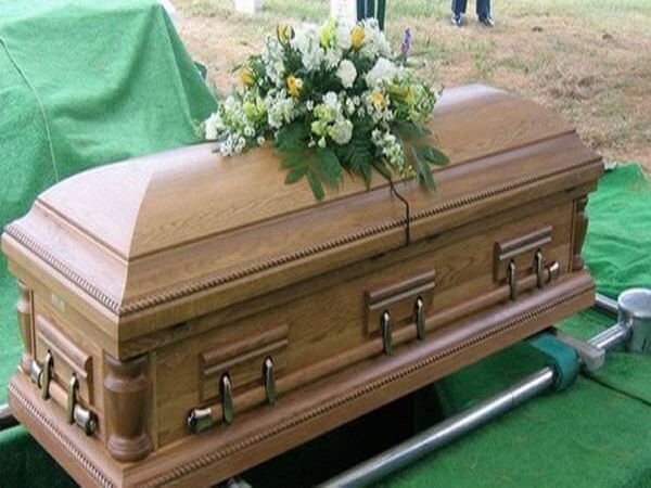 Nằm mơ thấy khiêng quan tài có con số gì may mắn?