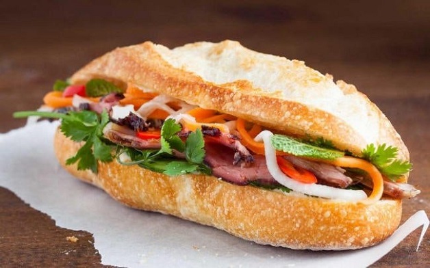 thấy ăn bánh mì