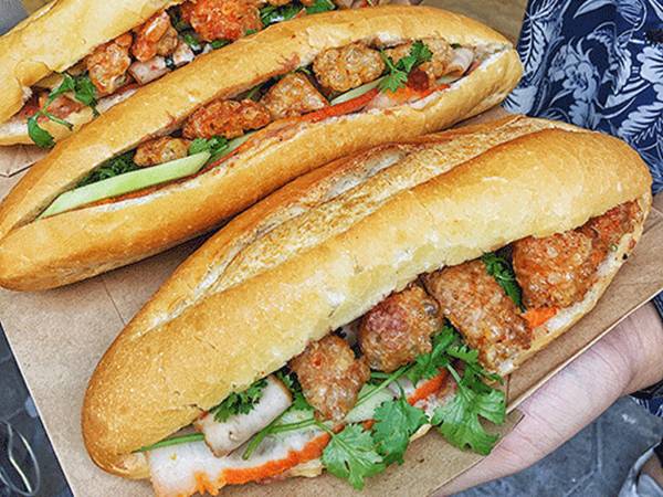 Đi đường thấy bánh mì