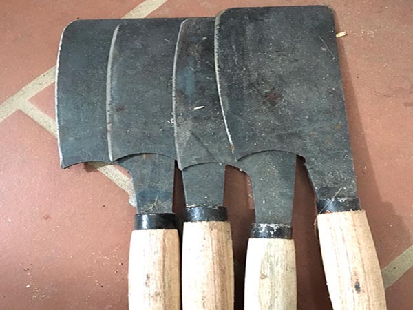 Nằm mơ thấy người khác cầm dao xây