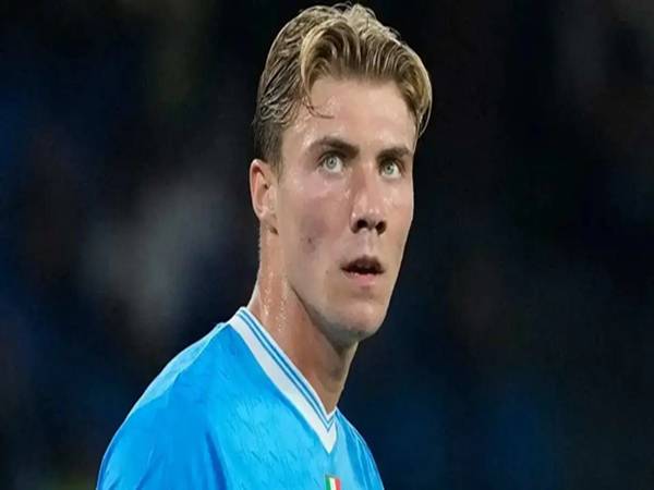 Điều khoản Champions League gây trở ngại cho Napoli