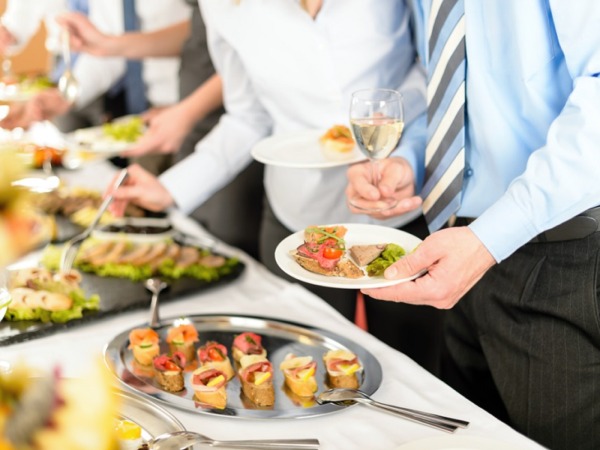 Nằm mơ thấy ăn tiệc là điềm gì, số mấy con gì đổi đời?